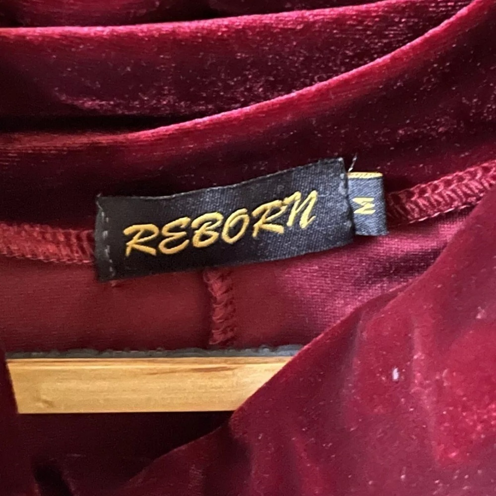 Reborn Womens Long Sleeve Velvet Top  Pullover Stretch Sweater Carmin Color Sz M - Picture 3 of 4